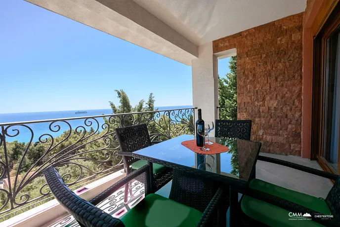 Stunning House with Sea View and Pool for Sale